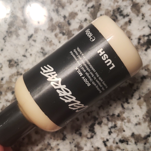 Celebrate Body Milk - Picture 1 of 2